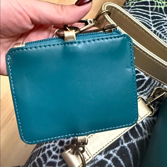 Loungefly Harry Potter Golden Hogwarts Castle Crossbody Bag with Pouch Mult - Picture 4 of 13